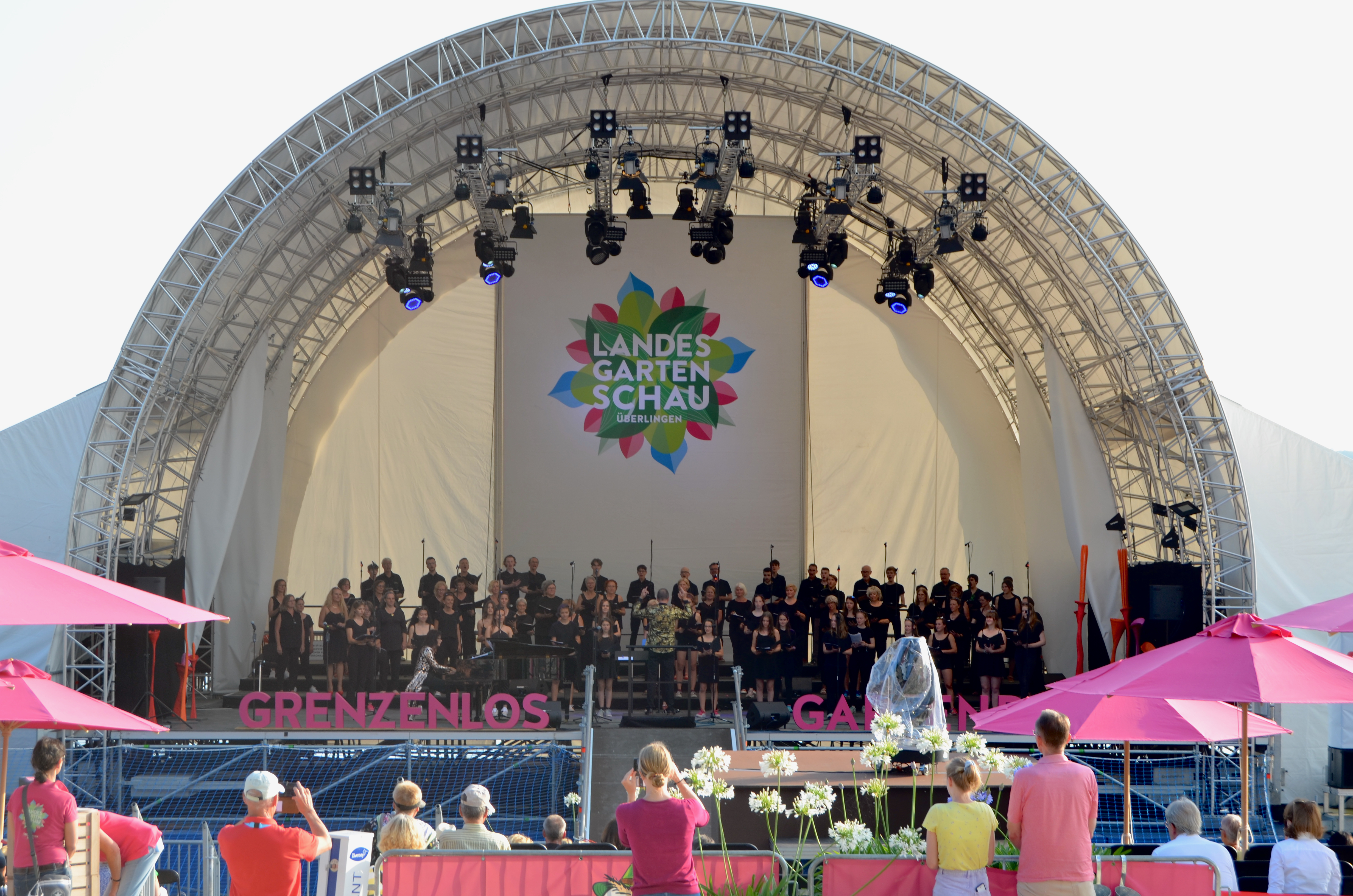 Summertime, Symphonic-Pop Open-Air auf der auf der See-Bühne der Landesgartenschau Überlingen Summertime, Symphonic-Pop Open-Air auf der auf der See-Bühne der Landesgartenschau Überlingen